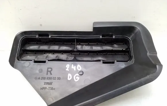 Mercedes-Benz CLS C218 X218 Quarter panel pressure vent A2188300200 A2048300342