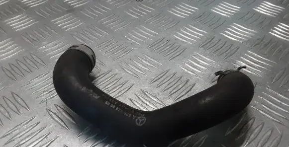 Mercedes-Benz Vito Viano W639 Engine coolant pipe/hose A6398322023