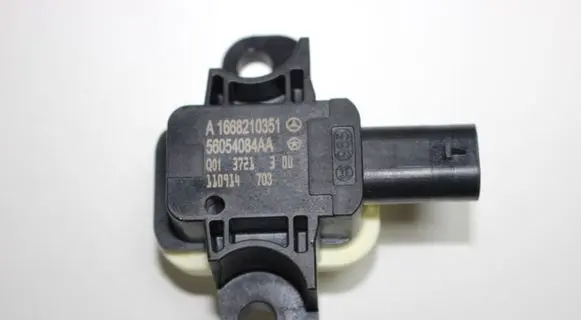 Mercedes-Benz ML W166 Airbag deployment crash/impact sensor A1668210351