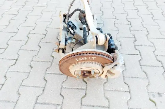 Rear wheel hub spindle/knuckle