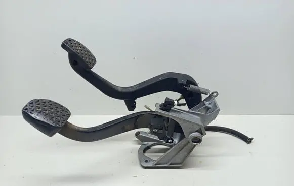 BMW 3 E90 E91 Pedal assembly 6751665 3220206111 678711