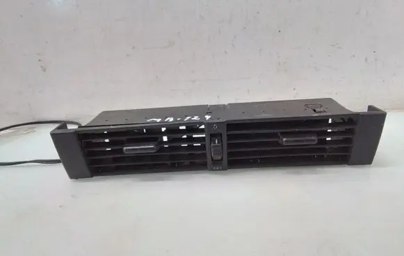 Mercedes-Benz E W124 Dash center air vent grill