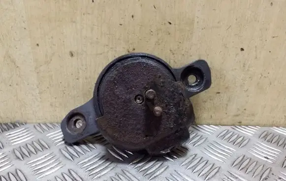 Subaru Outback Engine mount bracket