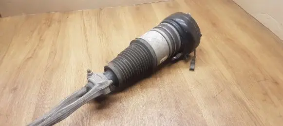 Porsche Macan (95B) Air suspension front shock absorber 95B616039R