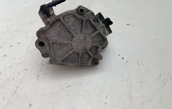 Ford Focus Vacuum pump 9684786780