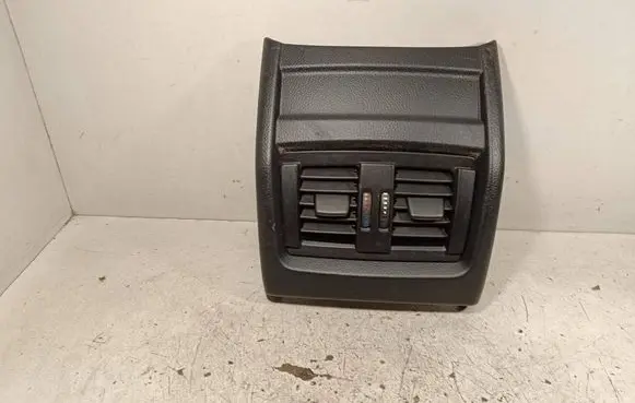 BMW 4 F32 F33 Rear air vent grill 9218908