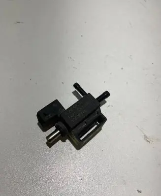 Volvo V50 Turbo solenoid valve 30670449 72819703 04T00B