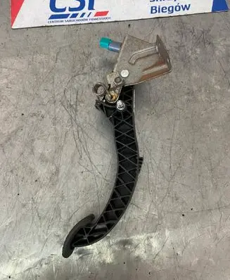 Renault Kangoo II Clutch pedal 465037304R