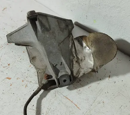Volkswagen PASSAT B5 Engine mounting bracket 8d0199388