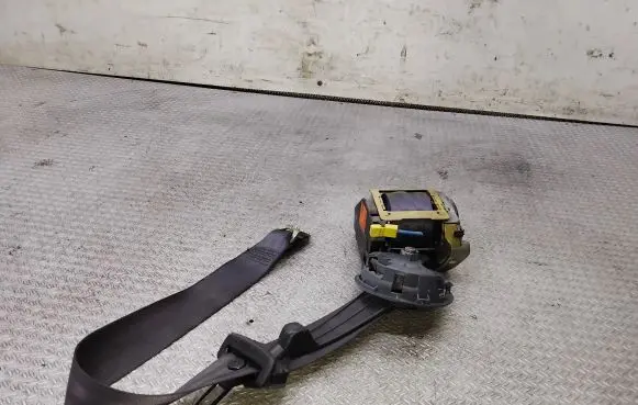 Audi A8 S8 D2 4D Rear seatbelt 4D0857805