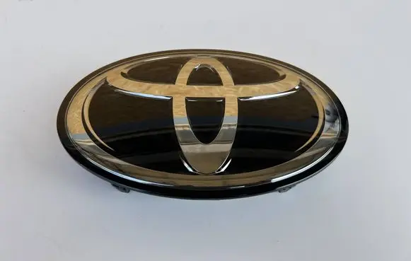 Toyota Hilux VIII Manufacturer badge logo/emblem 90975A2014 MI041822