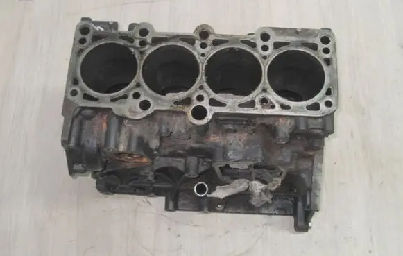 Volkswagen New Beetle Engine block 06A103021C