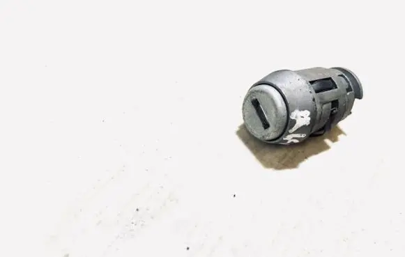 Audi 80 90 B3 Front door lock (next to the handle) 