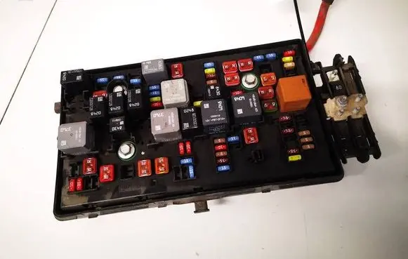 Chevrolet Cruze Fuse box set 13222782 13255300