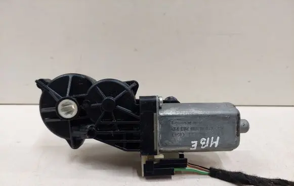 Mercedes-Benz E W211 Seat adjustment motor 0390203212