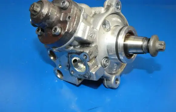 Mercedes-Benz E W213 Fuel injection high pressure pump A6540700001