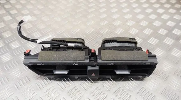 Toyota Highlander XU70 Dash center air vent grill 556700E120 821440E280 055642E120