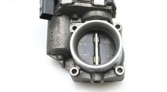 BMW 1 E81 E87 Throttle valve 7561067