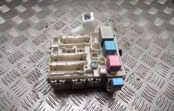 Toyota Prius (XW20) Fuse module 8273047290