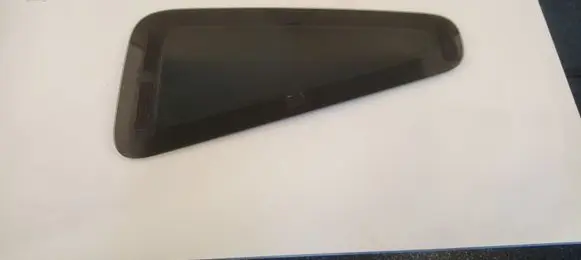 Ford Mustang V Rear side window