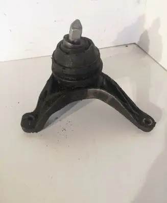 BMW 5 E39 Engine mount bracket