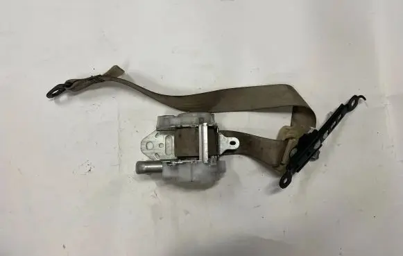 Lexus IS 220D-250-350 Front seatbelt J090331