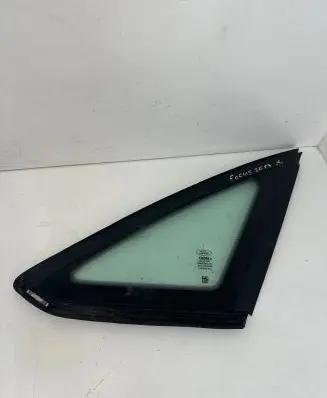 Ford Focus Front triangle window/glass DOT376M2H4 F297B00AD