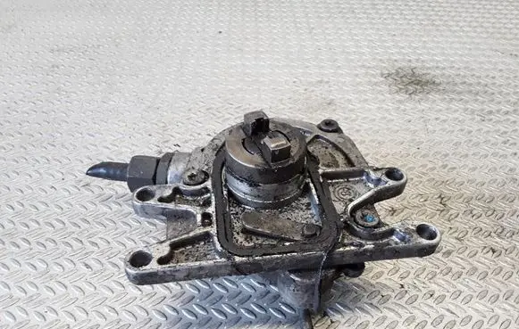Opel Zafira A Vacuum pump 9053139