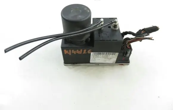 Audi A4 S4 B5 8D Central locking vacuum pump 8D0862257