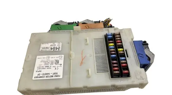 Ford Mondeo MK IV Fuse module 7G9T14A073DF LTQF01125TP 3659AF01125TP