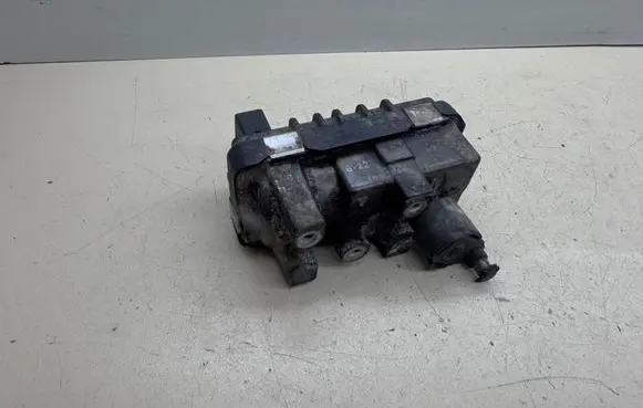 Volkswagen Touareg I Turbine electric control actuator 