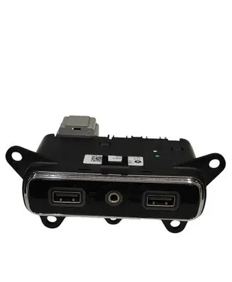 Jeep Grand Cherokee USB socket connector 68323663AD 53449034 68323663AE