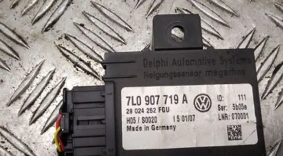 Volkswagen Touareg I Alarm control unit/module 7L0907719A 28024252