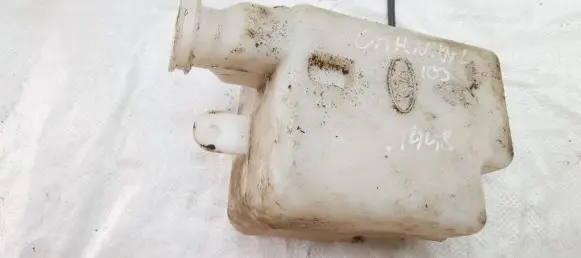 KIA Sedona Windshield washer fluid reservoir/tank