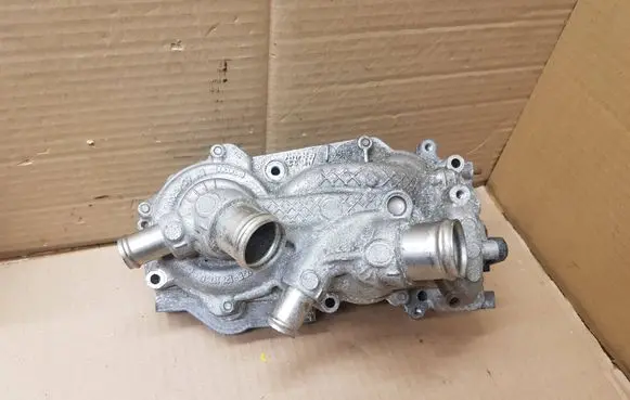 Volkswagen Golf VII Water pump 05E121042B 05E121117D