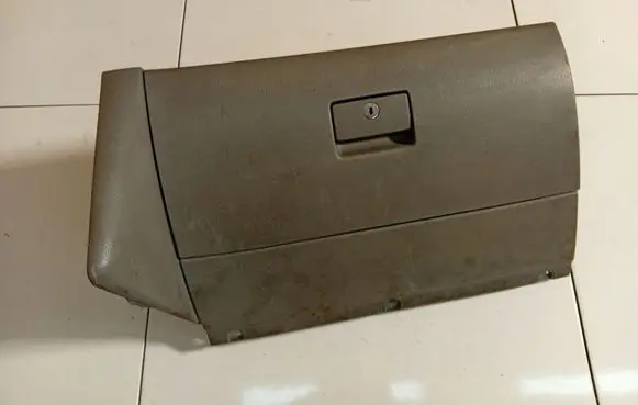 Volkswagen Golf IV Glove box 1J0857101A