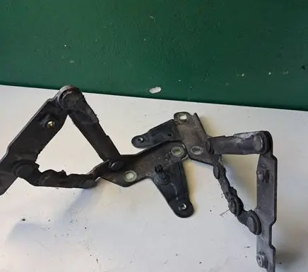 Seat Toledo III (5P) Engine bonnet/hood hinges 8K0823301B
