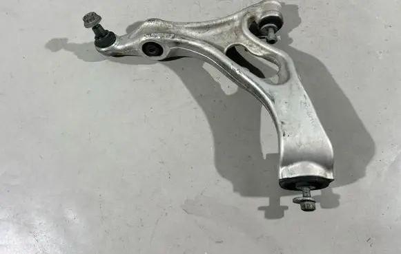 Volkswagen Touareg II Front lower control arm/wishbone 7P0407152C 7P0407152E WHT001833