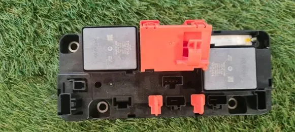 Toyota Camry VIII XV70 Relay mounting block 11301677 G92Z147070