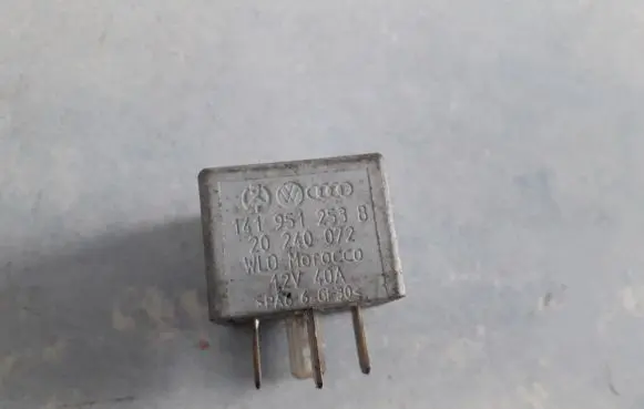 Volkswagen Golf IV Other relay 141951253B 20240072