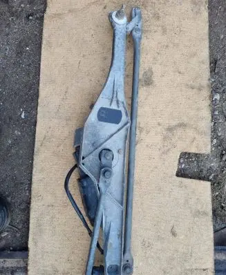 BMW 5 E34 Front wiper linkage and motor