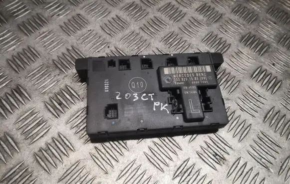 Mercedes-Benz C W203 Door control unit/module 2038201585 A2038201585