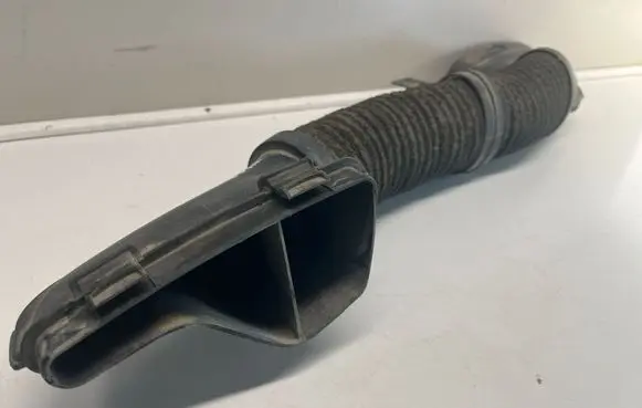 Mercedes-Benz C W203 Air intake hose/pipe A2710900282
