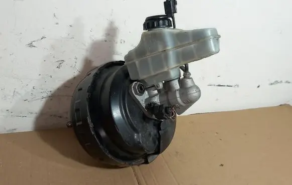 Volkswagen PASSAT B7 Brake booster 3C2614105AJ