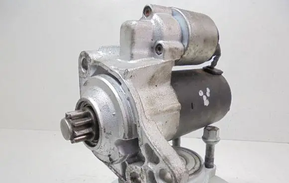 Volkswagen Golf IV Starter motor 1005821879