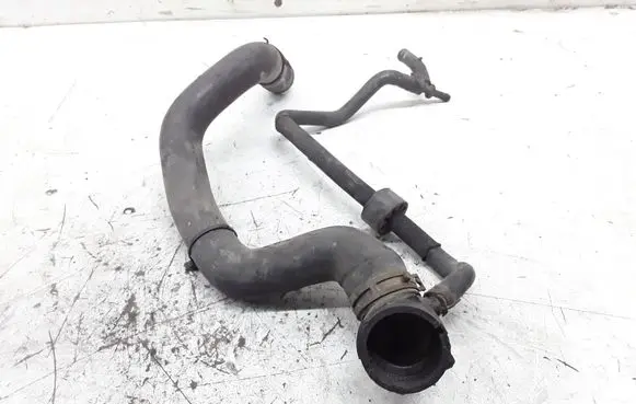 Volkswagen Touran I Engine coolant pipe/hose
