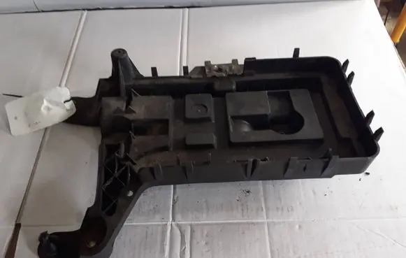Audi A3 S3 8P Battery box tray 1K0915333B