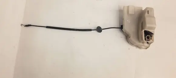Volkswagen Touran I Front door lock (next to the handle) 