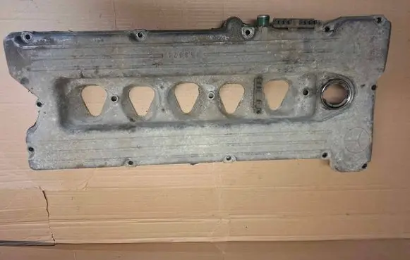 Mercedes-Benz 280 450 W116 Rocker cam cover R1100160605