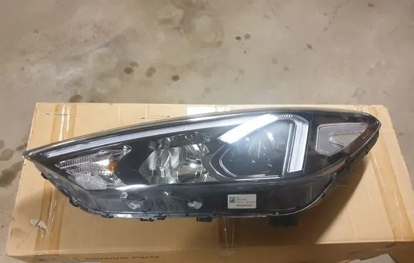 Hyundai Tucson TL Headlight/headlamp 92101D7500
